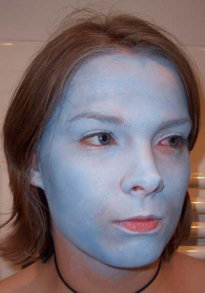 A example of Frostmane Elf facepaint, a mixture of dark blue and white facepaint.