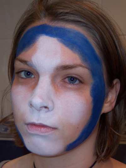 A example of Frostmane Elf facepaint before it has been mixed together.